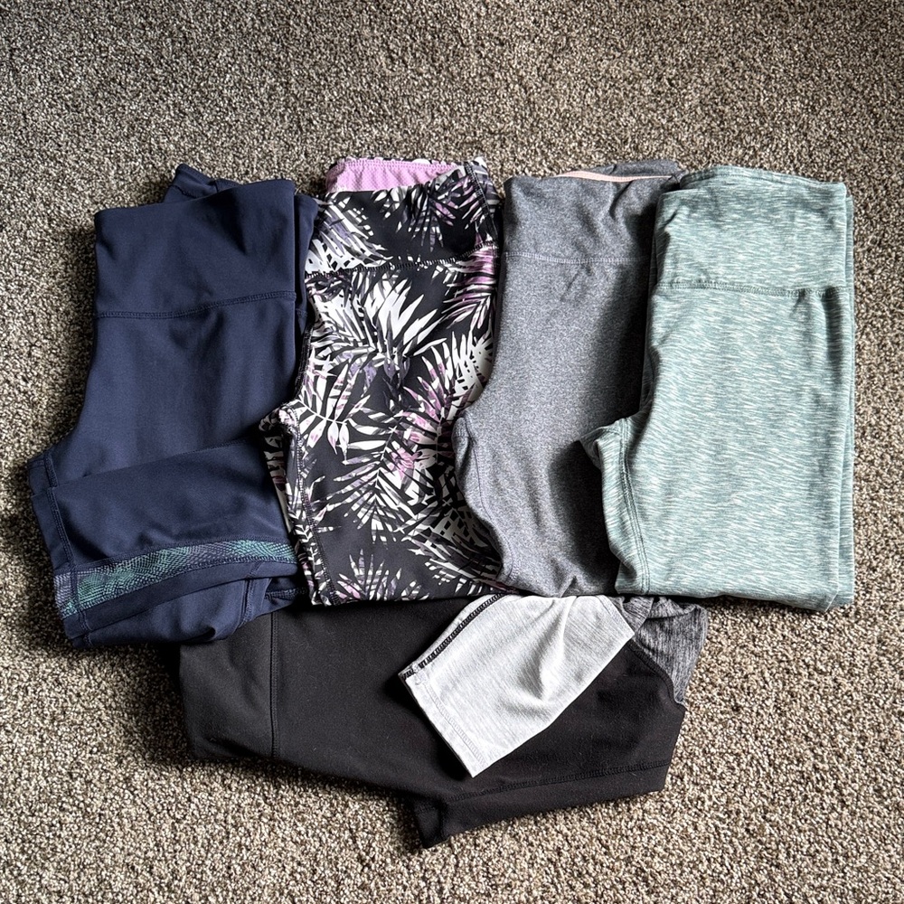 Assorted Women's Capri Leggings Set **will sell separately- make offer**